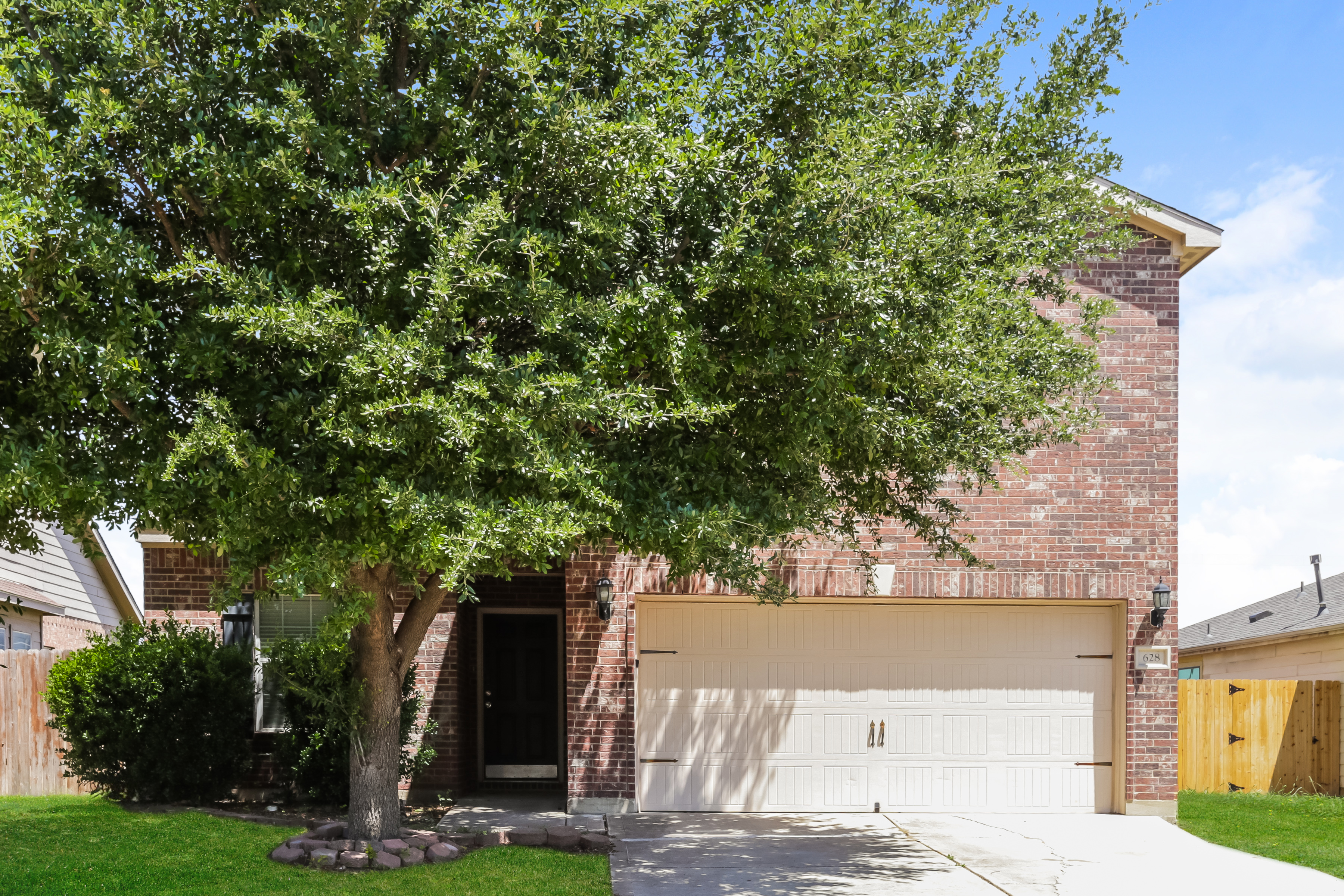 628 Lazy Crest Dr Fort Worth, TX 76140
